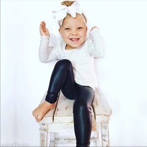 White teee shirt with ruffle sleeve